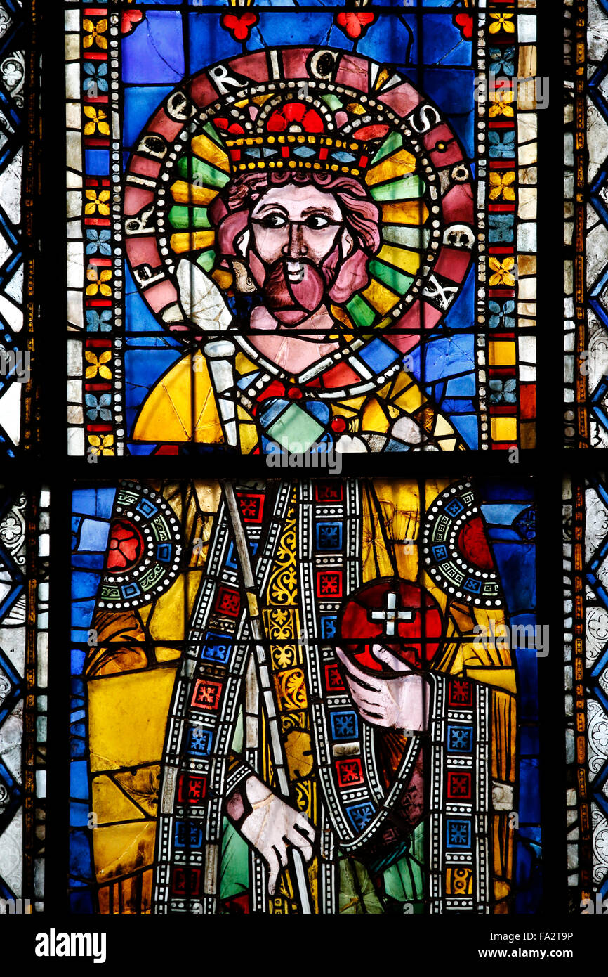 Unsere Liebe Frau des Straßburger Münsters. Glasfenster 13. Jahrhundert. Deutscher Kaiser. Friedrich I. Friedrich Barbarossa. Stockfoto