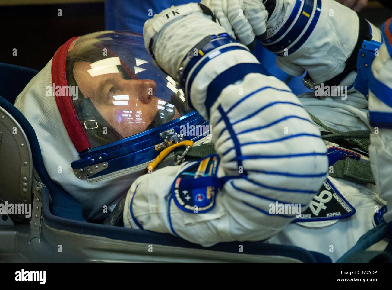 Internationale Raumstation ISS-Expedition 46 Crew Mitglied US-amerikanischer Astronaut Tim Kopra hat seine Sokol Raumanzüge im Gebäude 254 vor angepasst an Bord der Sojus TMA - 19 M-Raumschiff 15. Dezember 2015 in Baikonur, Kasachstan starten. Stockfoto