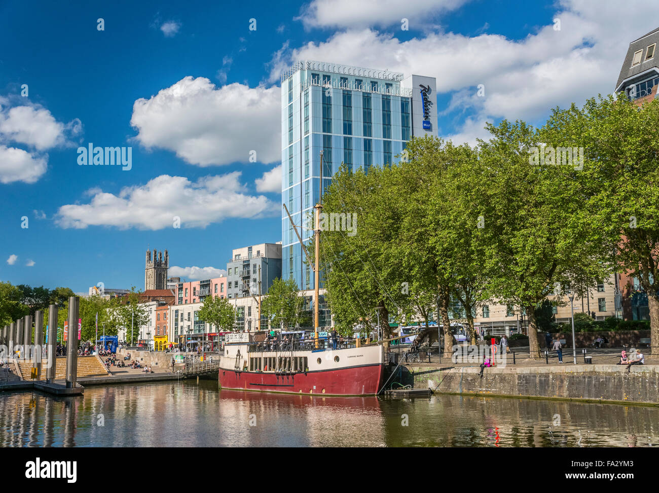 Zentrum-Promenade im schwimmenden Hafen von Bristol, Somerset, England, Vereinigtes Königreich Stockfoto