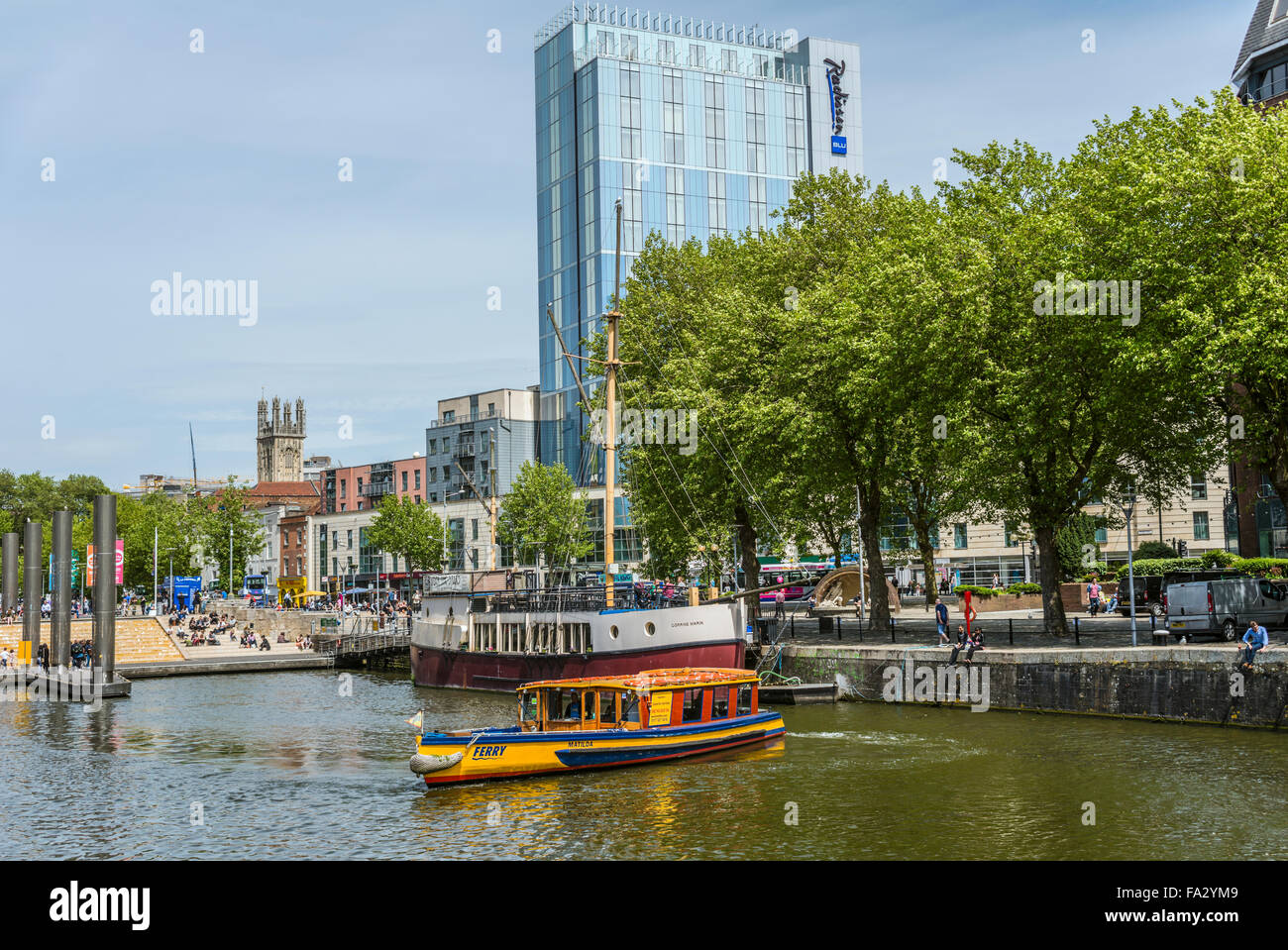 Zentrum-Promenade im schwimmenden Hafen von Bristol, Somerset, England, Vereinigtes Königreich Stockfoto