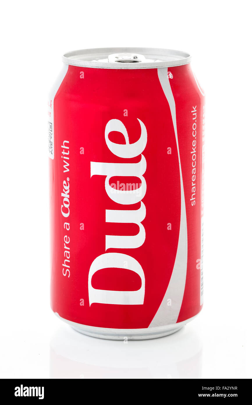 Teilen Sie eine Cola mit Dude auf weißem Hintergrund Stockfoto