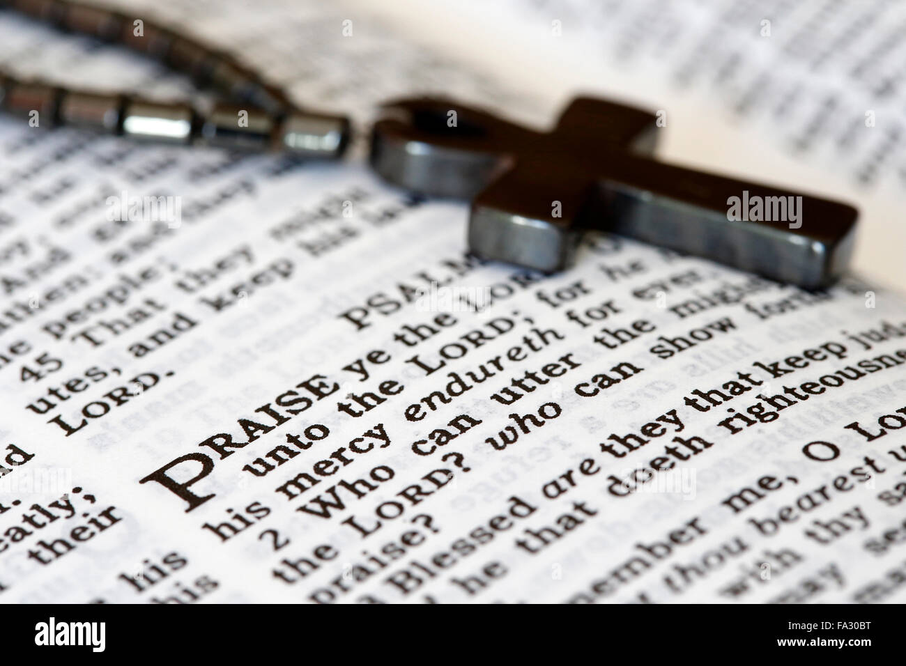 Bibel und Rosenkranz. Psalm. Stockfoto