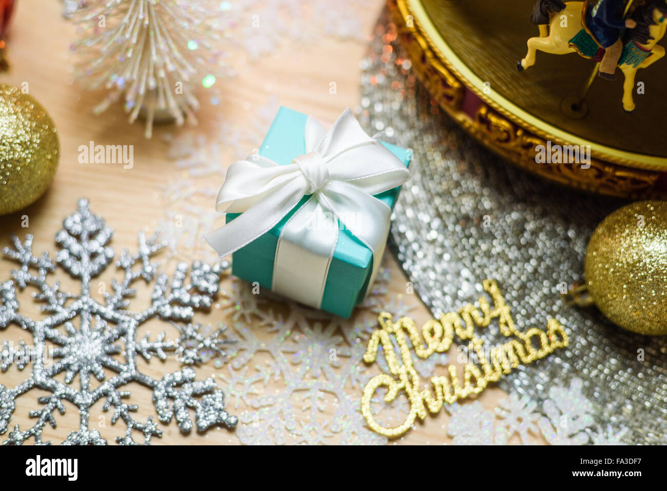 Die Robin Ei blau vorhanden, Merry Christmas ornaments Stockfoto