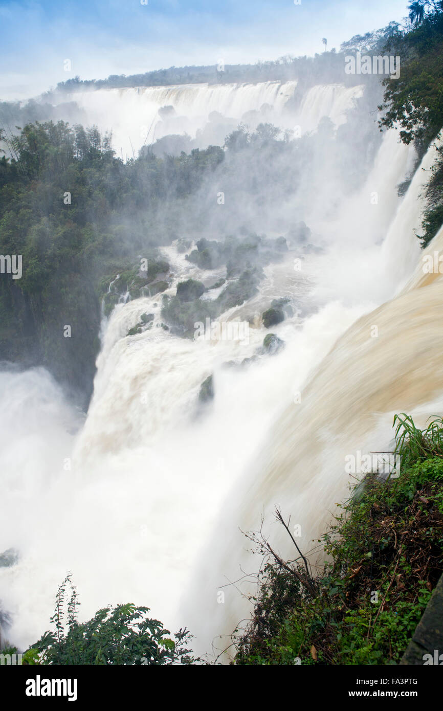 Die Iguazu Wasserfälle an der Grenze zu Brasilien und Argentinien, Südamerika Stockfoto