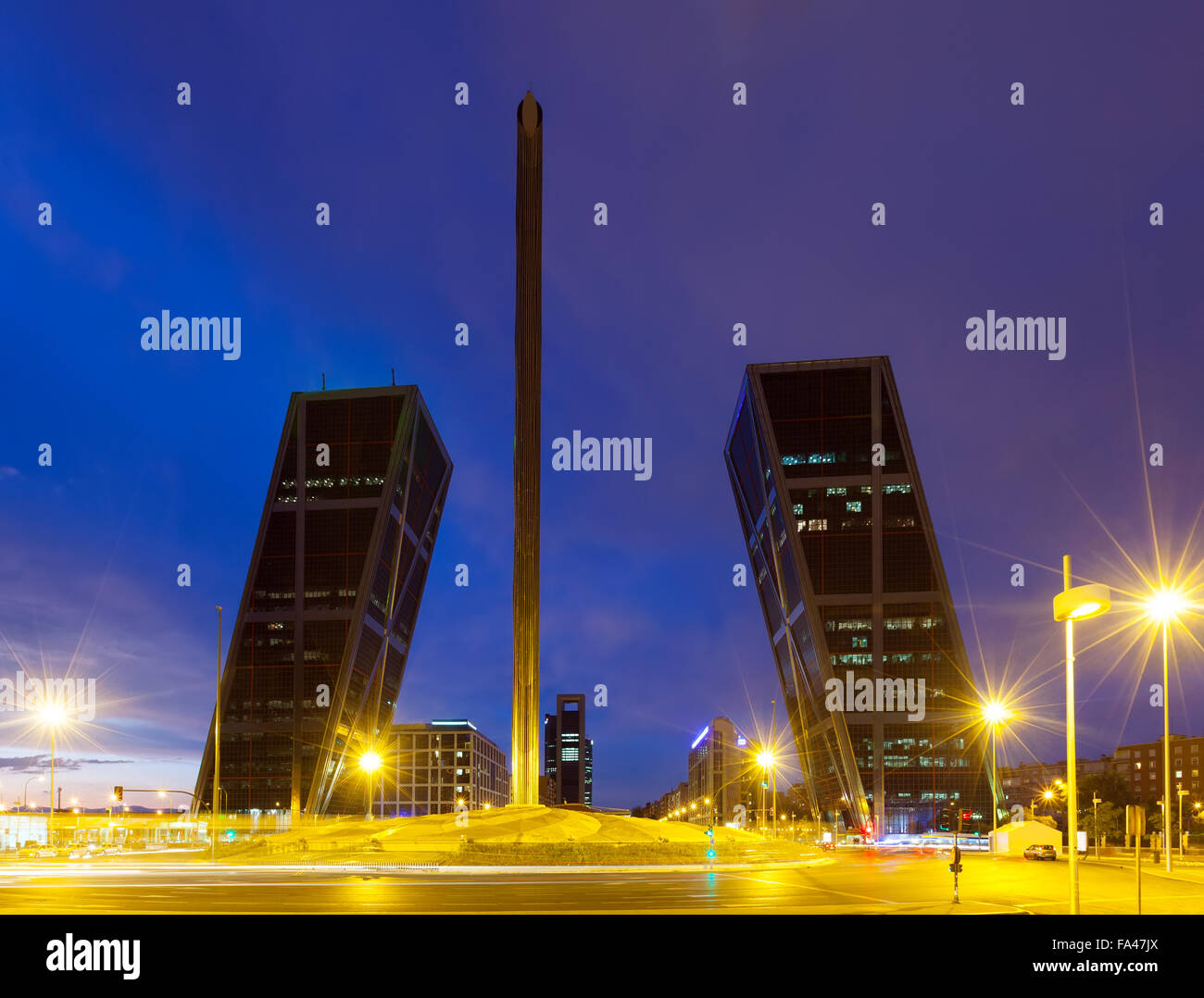 Caja Madrid Obelisk und La Puerta de Europa in Madrid. Spanien Stockfoto