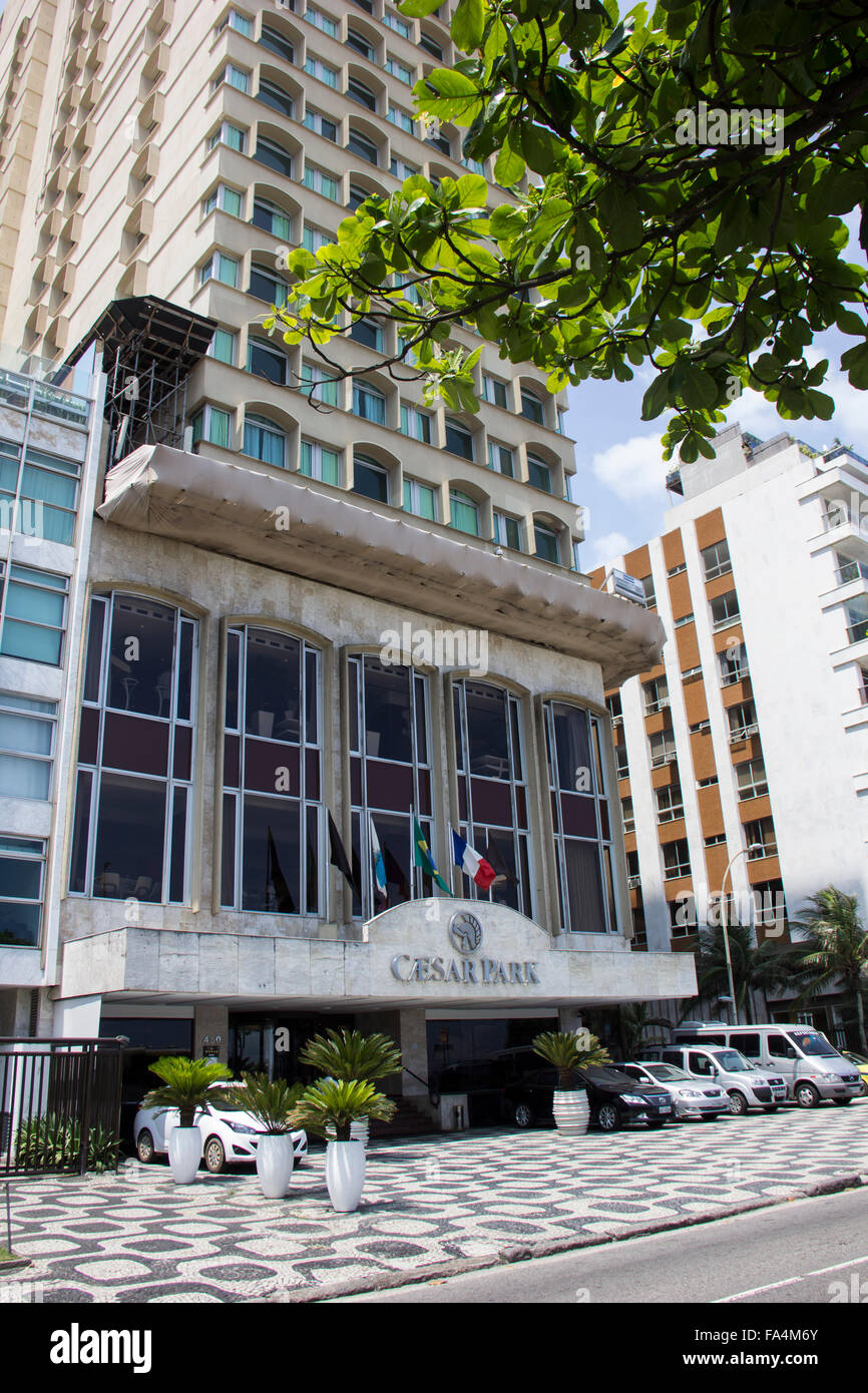 Rio De Janeiro, Brasilien, 20. Dezember 2015: die Auslastung der Hotelzimmer in Rio De Janeiro wuchs in der Zeit der zum Jahresende Festlichkeiten und die Vorhersage von ABIH-RJ (brasilianische Vereinigung der Hotellerie) ist, dass Touristen 77 % der Hotelzimmer in der Stadt beschäftigen werden. Dies entspricht einer Steigerung der 4 % im Vergleich zum gleichen Zeitraum des Vorjahres. Touristen kommen bereits in der Stadt von auf der ganzen Welt zu einem der größten Silvester-Partys der Welt - Silvester Copacabana. Bildnachweis: Luiz Souza/Alamy Live-Nachrichten Stockfoto