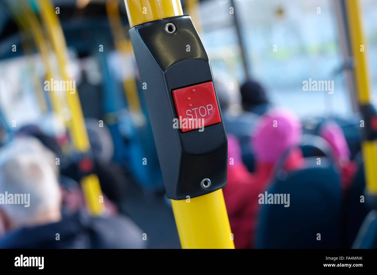 rote Stopp-Taste auf öffentliche Verkehrsmittel bus Stockfoto