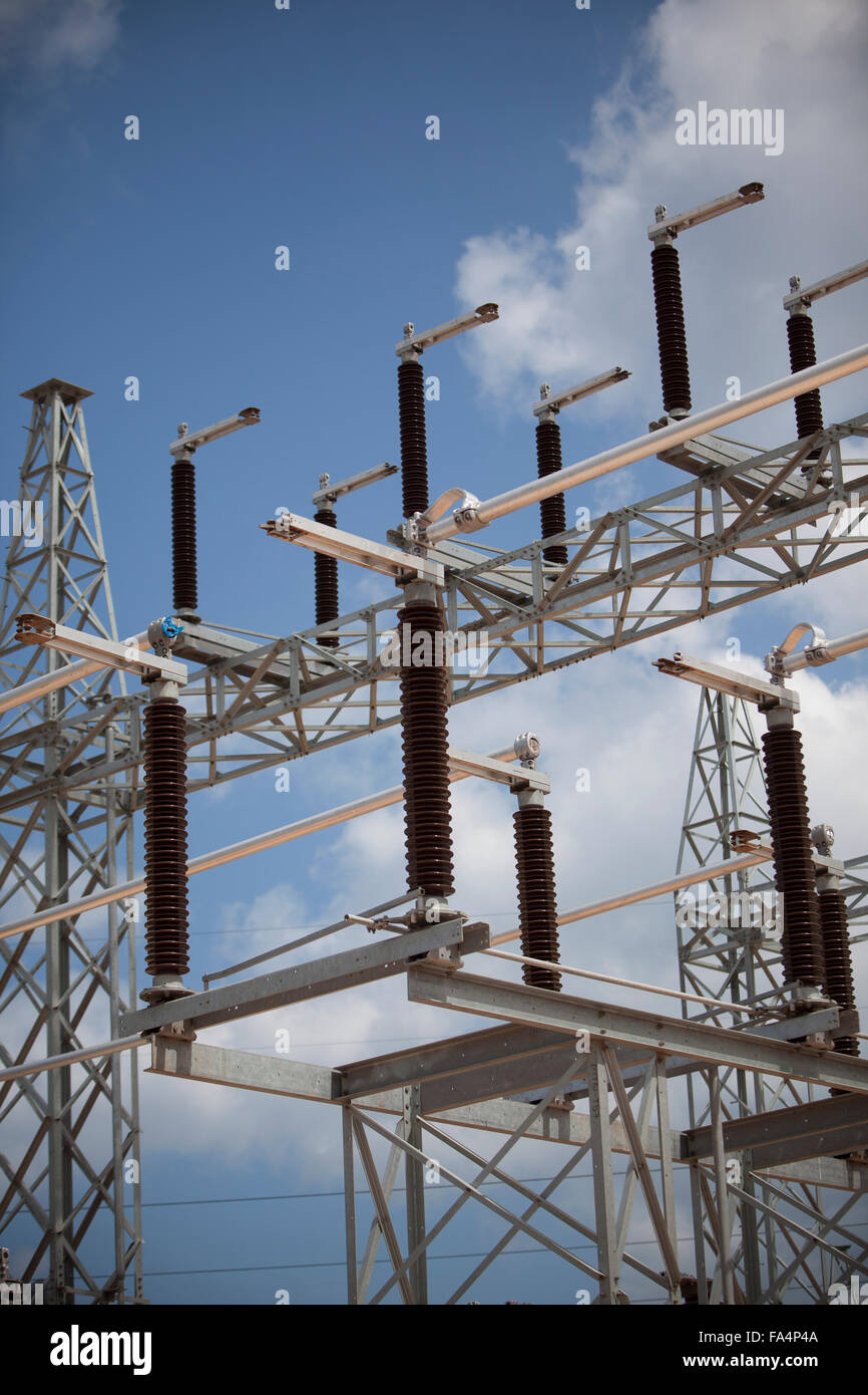 Elektrische Infrastruktur bei Mtoni Service Station in Sansibar, Tansania, Ostafrika. Stockfoto