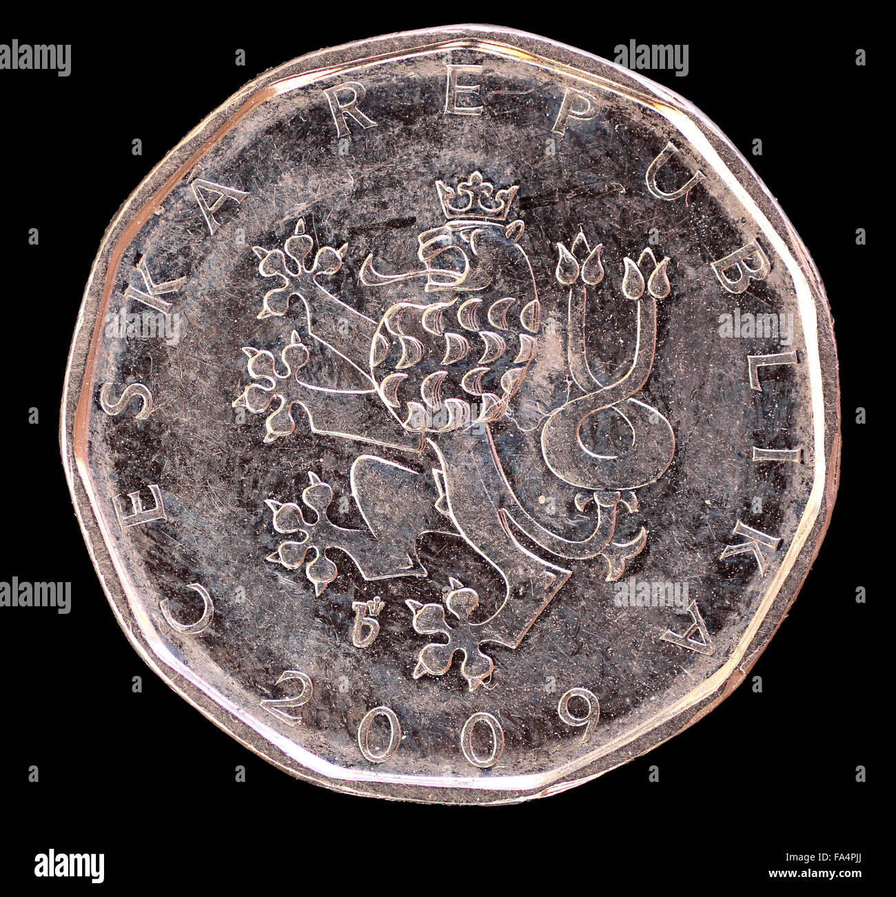Der Kopf Gesicht 2 Kronen Münze, ausgestellt durch die Tschechische Republik im Jahr 2009, der Löwe, Symbol des Landes darstellt. Bild auf b isoliert Stockfoto