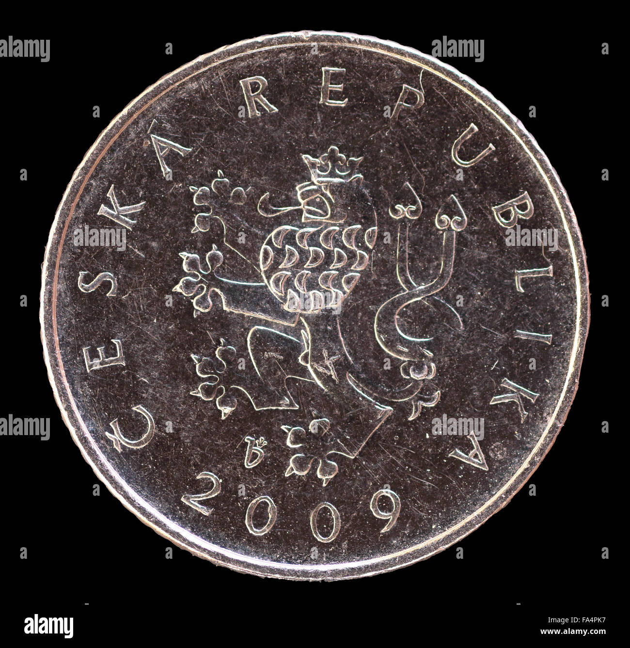 Der Kopf Gesicht einer Krone Münze, ausgestellt durch die Tschechische Republik im Jahr 2009, der Löwe, Symbol des Landes darstellt. Bild isoliert auf Stockfoto