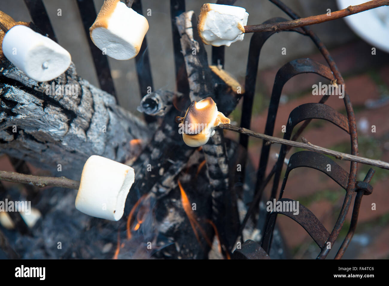 Parkgarage am Feuer Stockfoto
