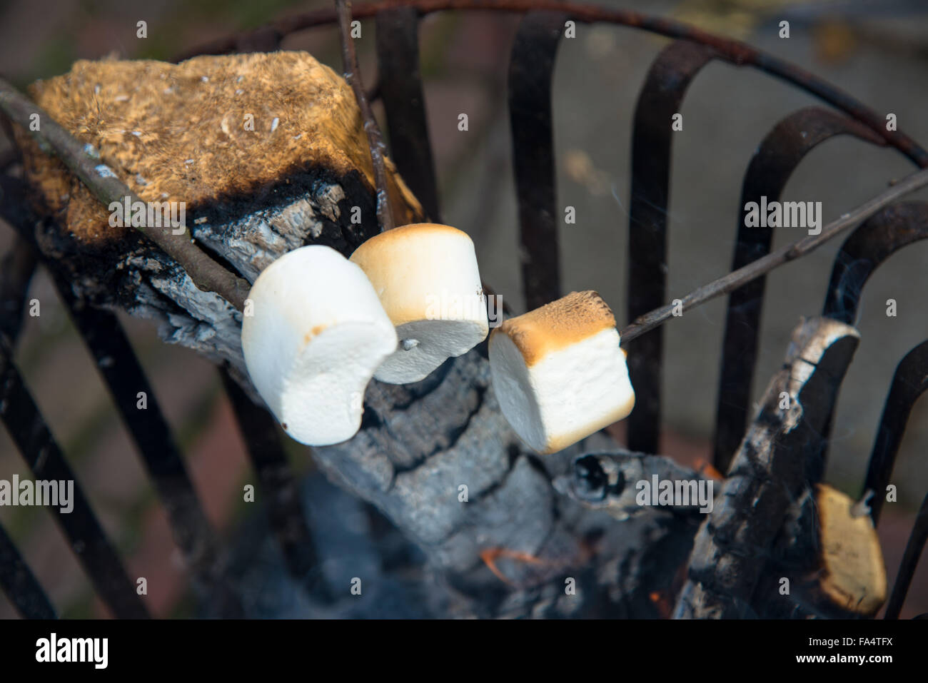 Parkgarage am Feuer Stockfoto
