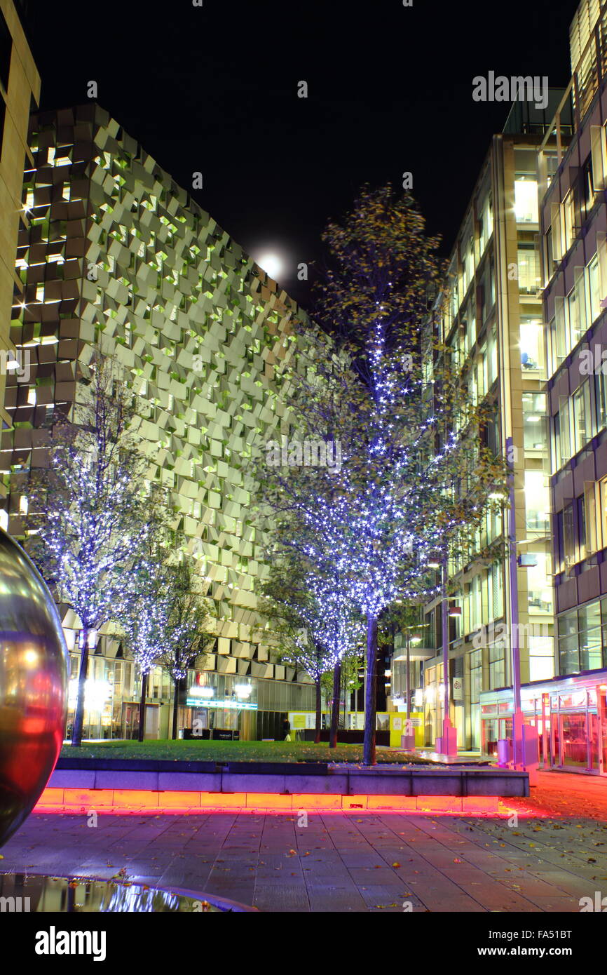 St. Pauls-Platz, darunter das Cheesegrater Parkplatz Gebäude, von Millennium Square, Sheffield Stadtzentrum, Yorkshire UK Stockfoto