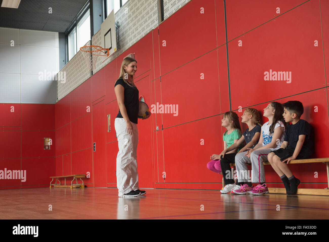Pitjau Quidditch Wurfspiel - Lustiges Ballspiel Für Drinnen Mit Stativ Und Luftball