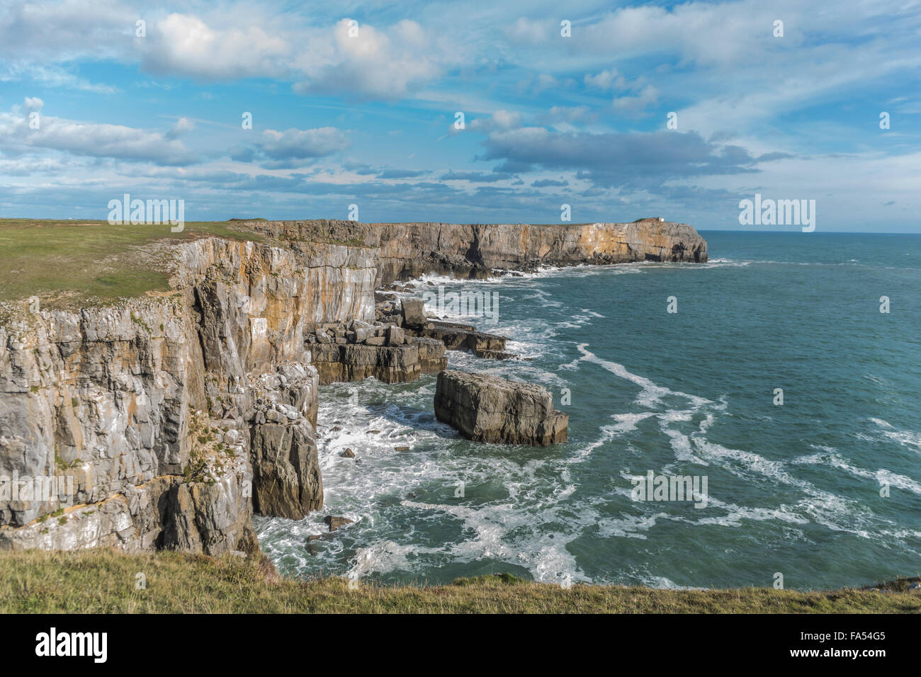 St. Govan Kapelle befindet sich eine Kapelle befindet sich am St. Govan Kopf, Pembrokeshire im Südwesten von Wales. Stockfoto