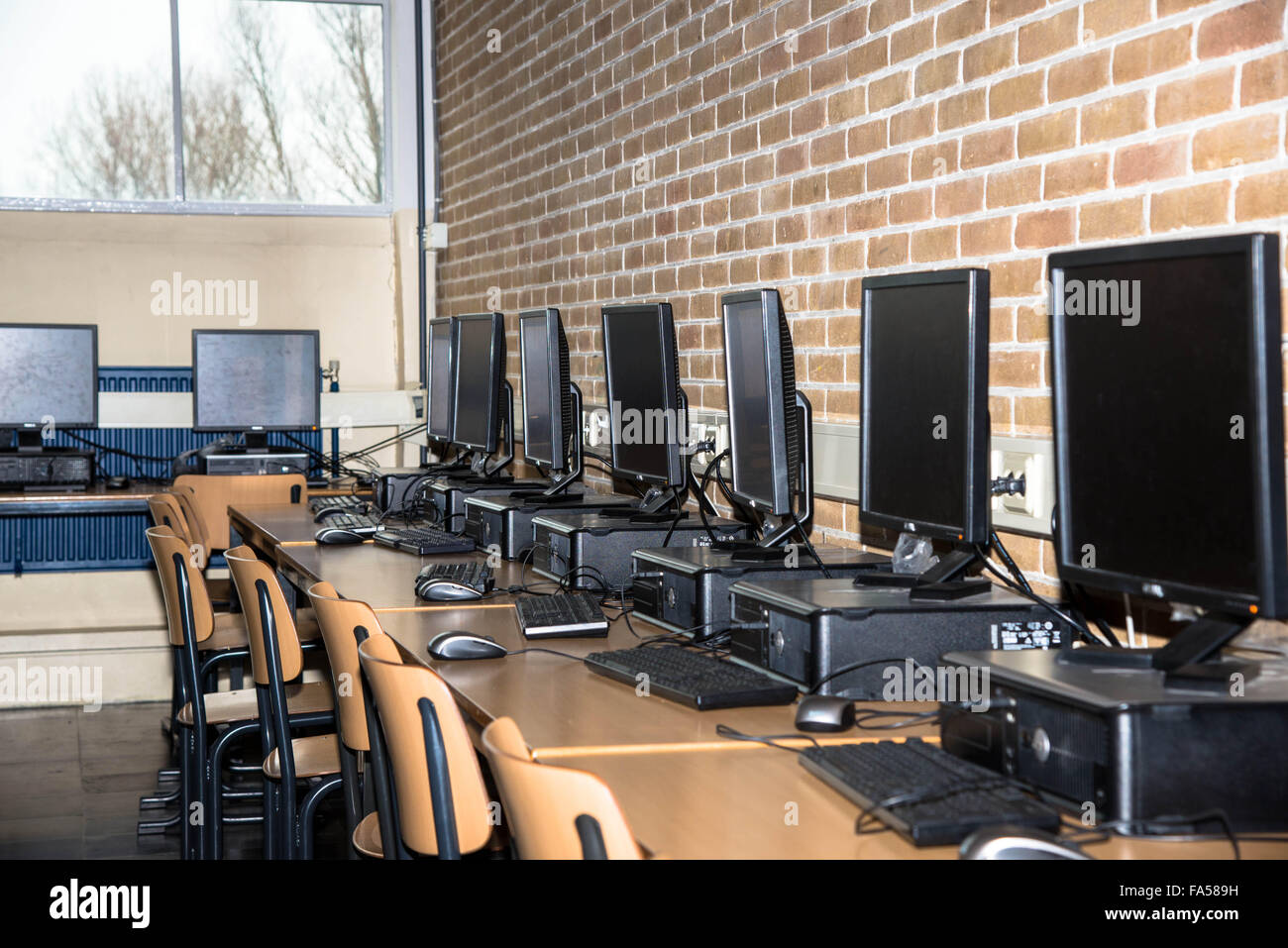 leere Computer Klassenzimmer am Gymnasium in holland Stockfoto