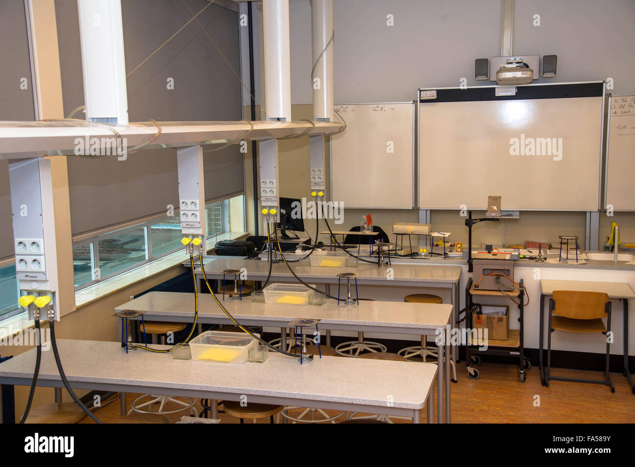 leere naturwissenschaftlichen Unterricht am Gymnasium in holland Stockfoto