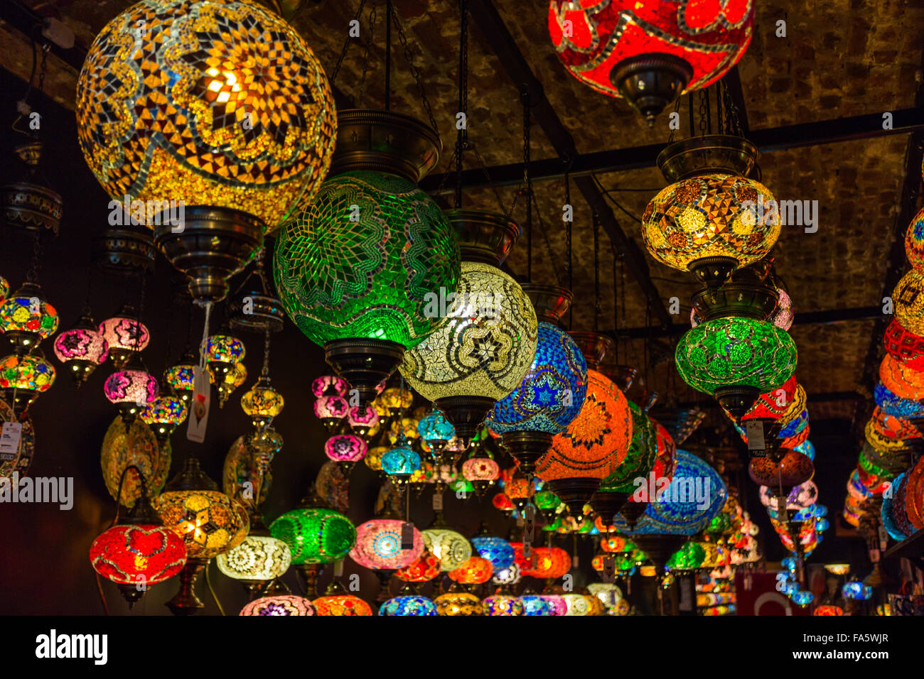 Türkische Lampen in Camden Market, Camden Town, London Borough of Camden, London, England, Vereinigtes Königreich Stockfoto