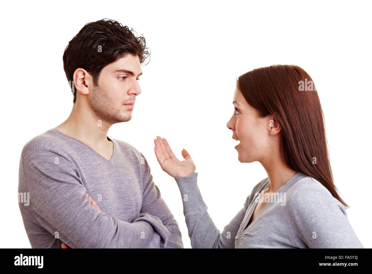 Böse Frau, die mit ihrem frustriert Partner diskutieren Stockfoto