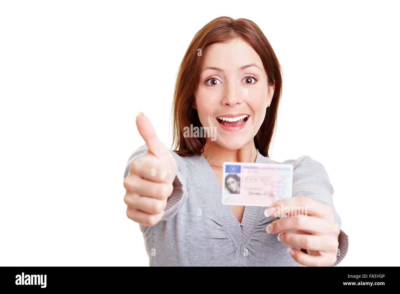 Glückliche Frau mit europäischen Führerschein ihre Daumen hochhalten Stockfoto