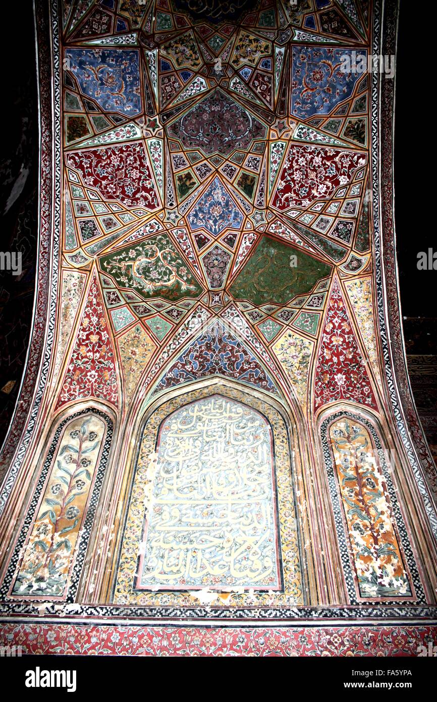 Detail der Decke innerhalb von Wazir Khan Moschee, Lahore, Pakistan Stockfoto
