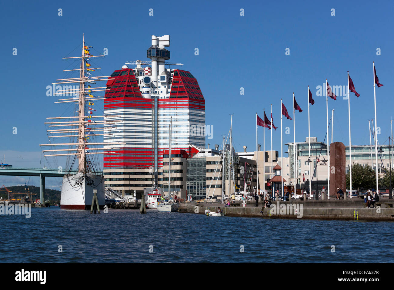 Barken Viking Schiff und die Goteborgs-Utkiken Gebäude (Lippenstift), Lilla Bommen Hafen, Göteborg, West Gottland, Schweden Stockfoto