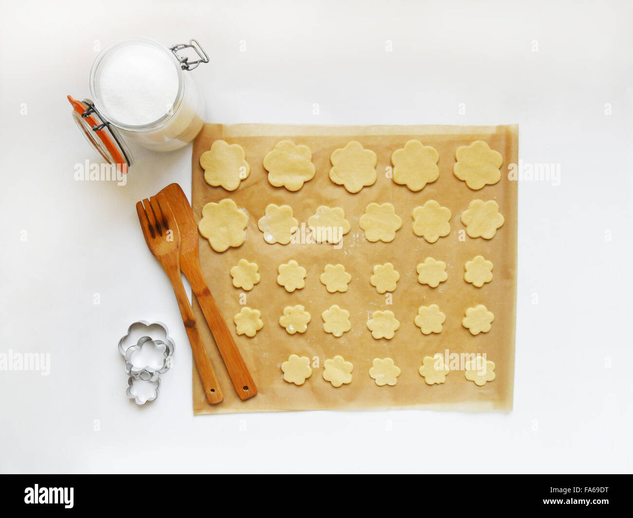 Vorbereitung Blume geformt-cookies Stockfoto