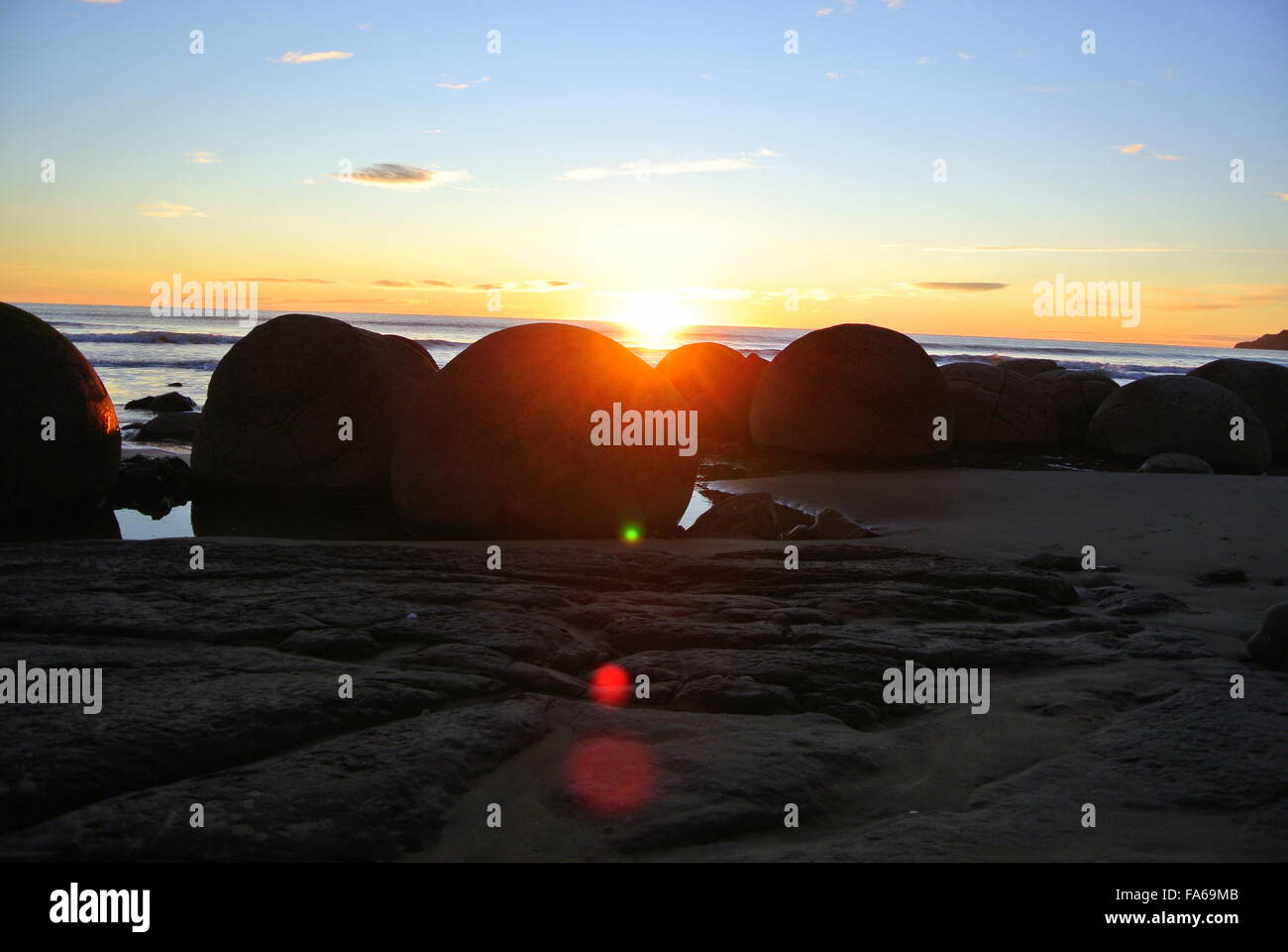 Moeraki Boulders bei Sonnenaufgang, Neuseeland Stockfoto