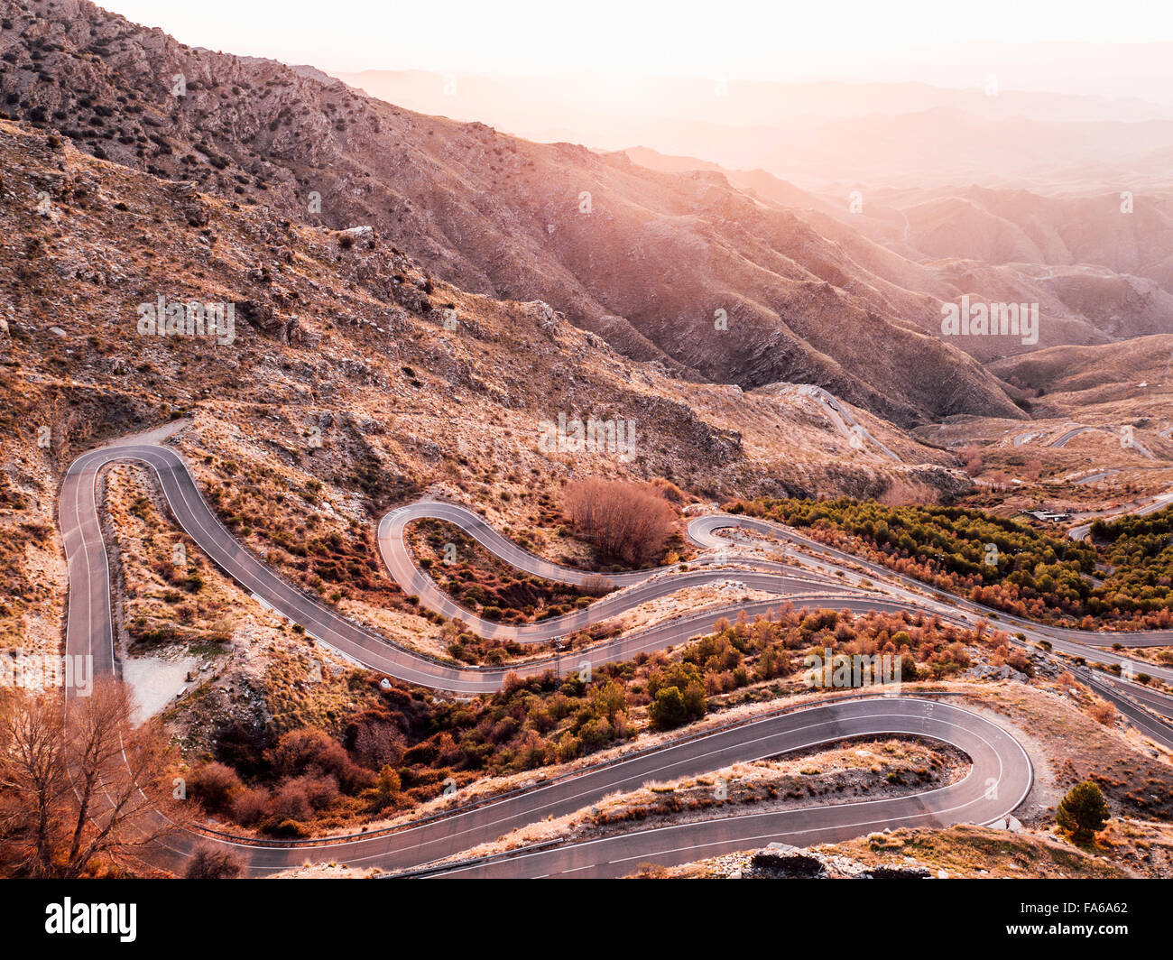 Eine lange kurvenreiche Straße, genannt die Velefique Klettern, Almeria, Spanien Stockfoto