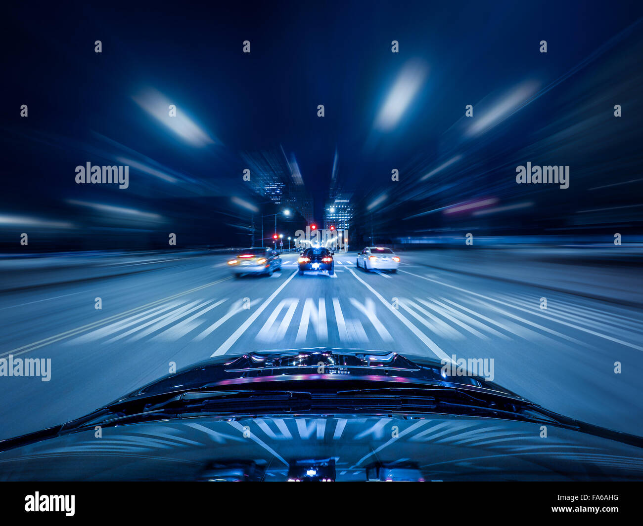 Nacht beleuchtete autobahn Fotos und Bildmaterial in hoher Auflösung Alamy