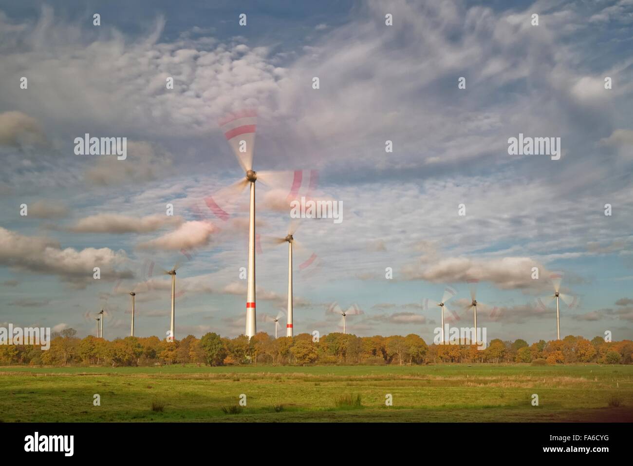 Windkraftanlagen, Niedersachsen, Germany Stockfoto