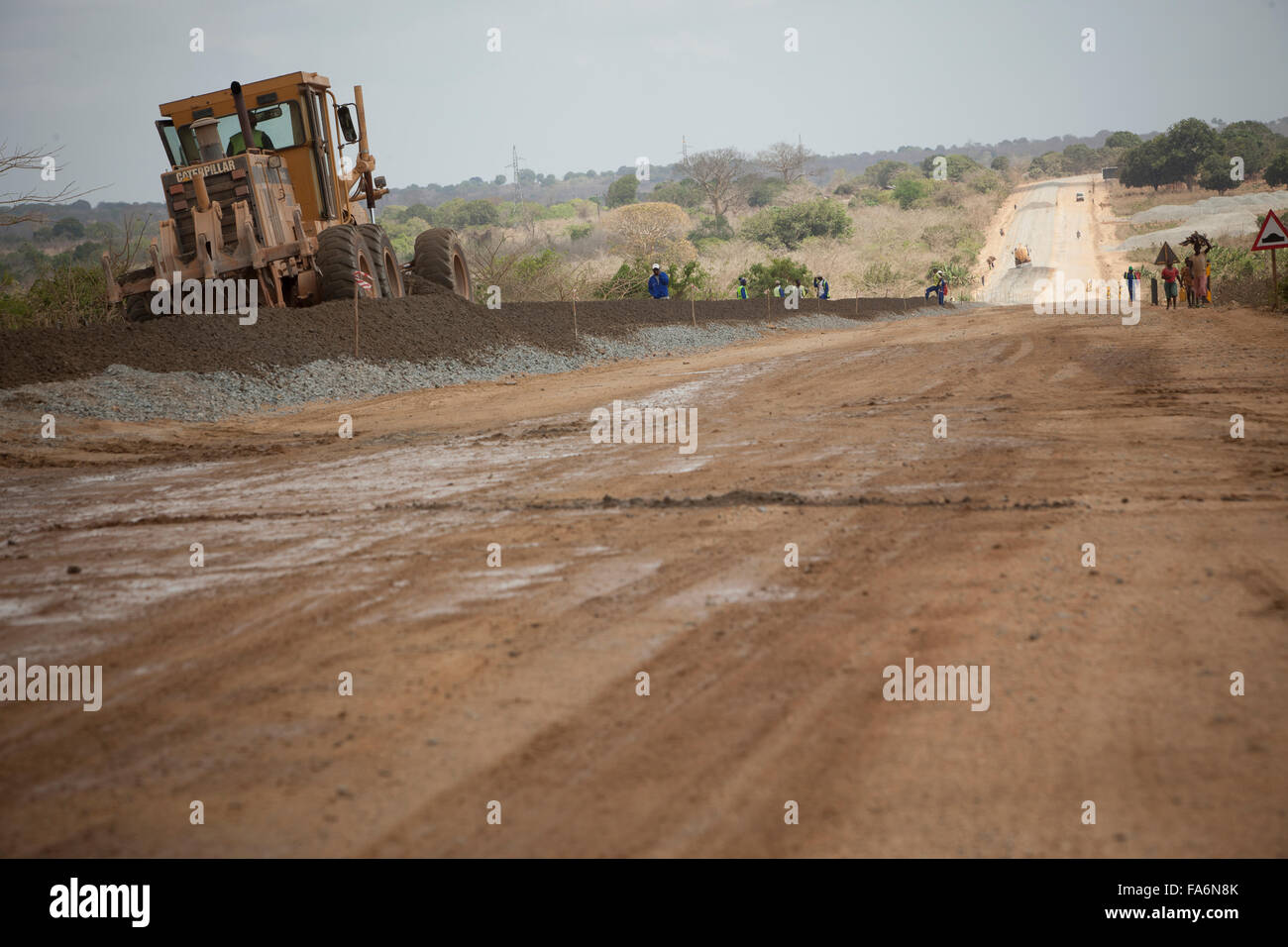 Namialo Rio Lurio Road im Norden Mosambiks erfährt Sanierung und Bau - SE Afrika. Stockfoto