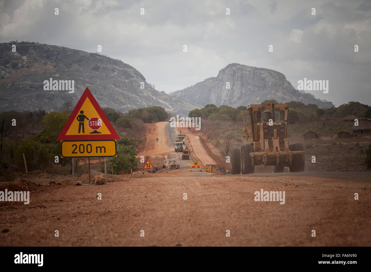 Namialo Rio Lurio Road im Norden Mosambiks erfährt Sanierung und Bau - SE Afrika. Stockfoto
