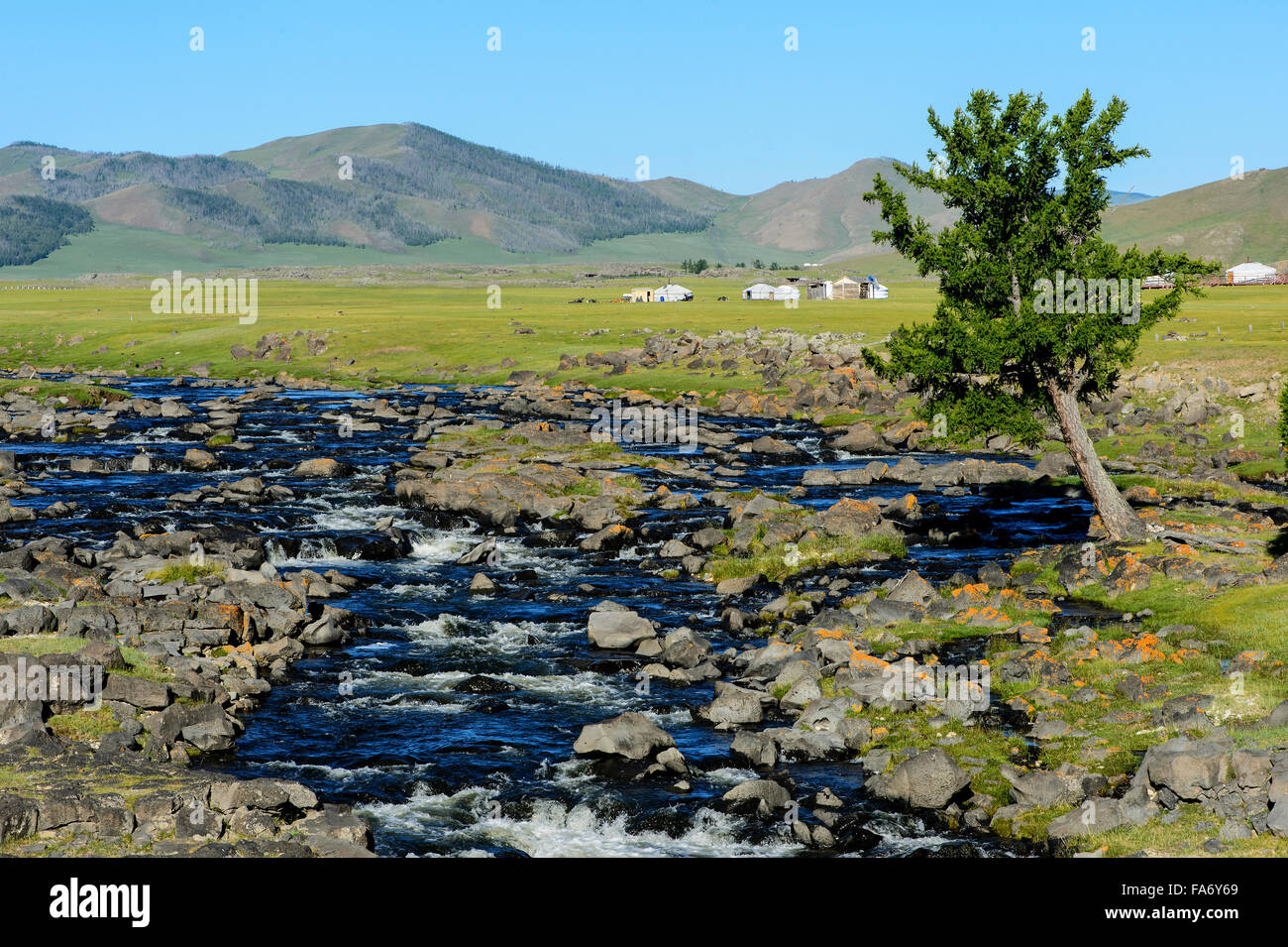 Ulaan Gol Flusses direkt vor seinem Zusammenfluss mit dem Orkhon Fluss direkt vor Tstugalan Wasserfall (Orkhon Wasserfall) Stockfoto