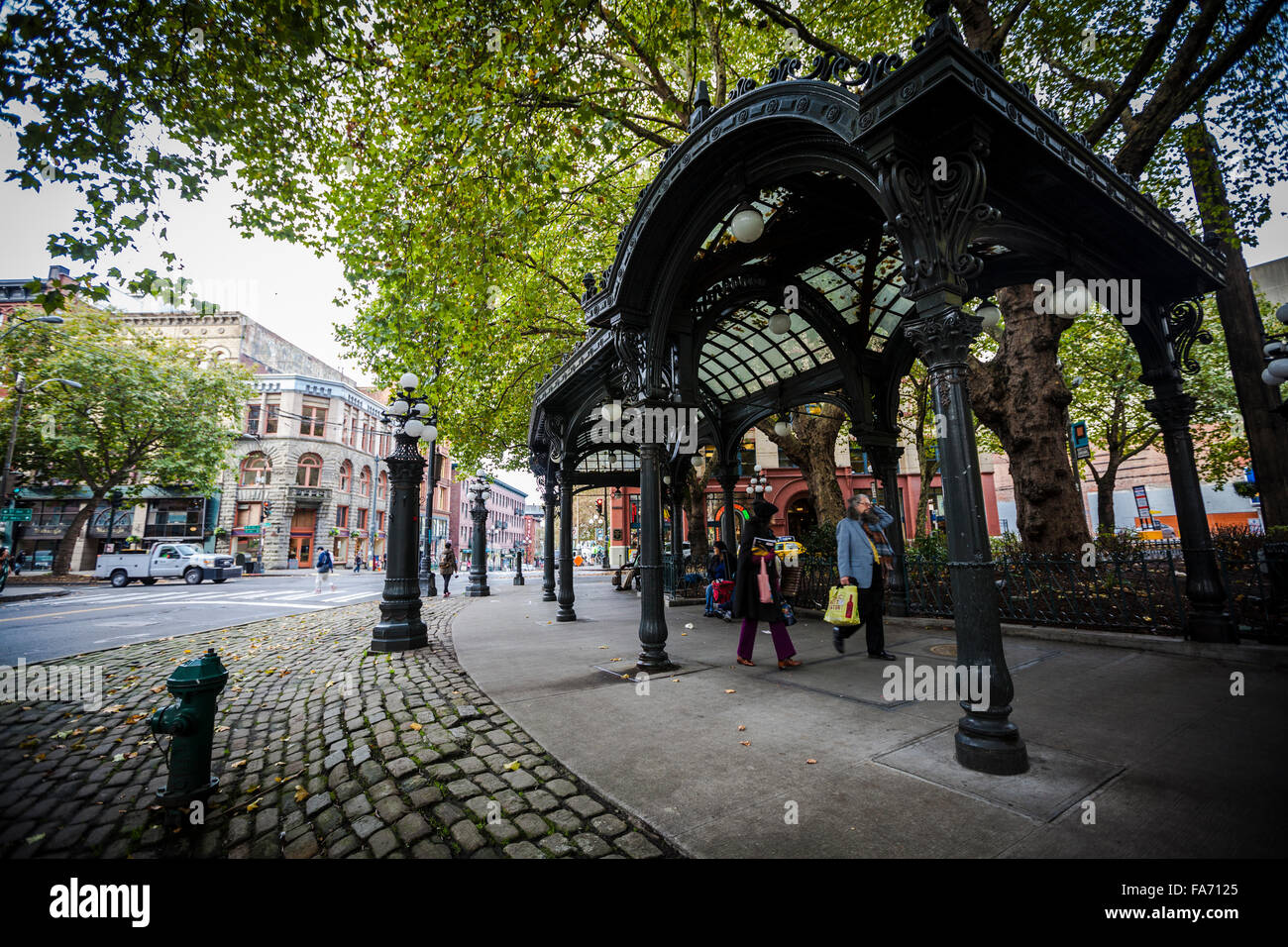 Eisen Pergola am Pioneer Square. Pioneer Square war Stadtzentrum wo Gründer im Jahre 1852 niedergelassen Stockfoto