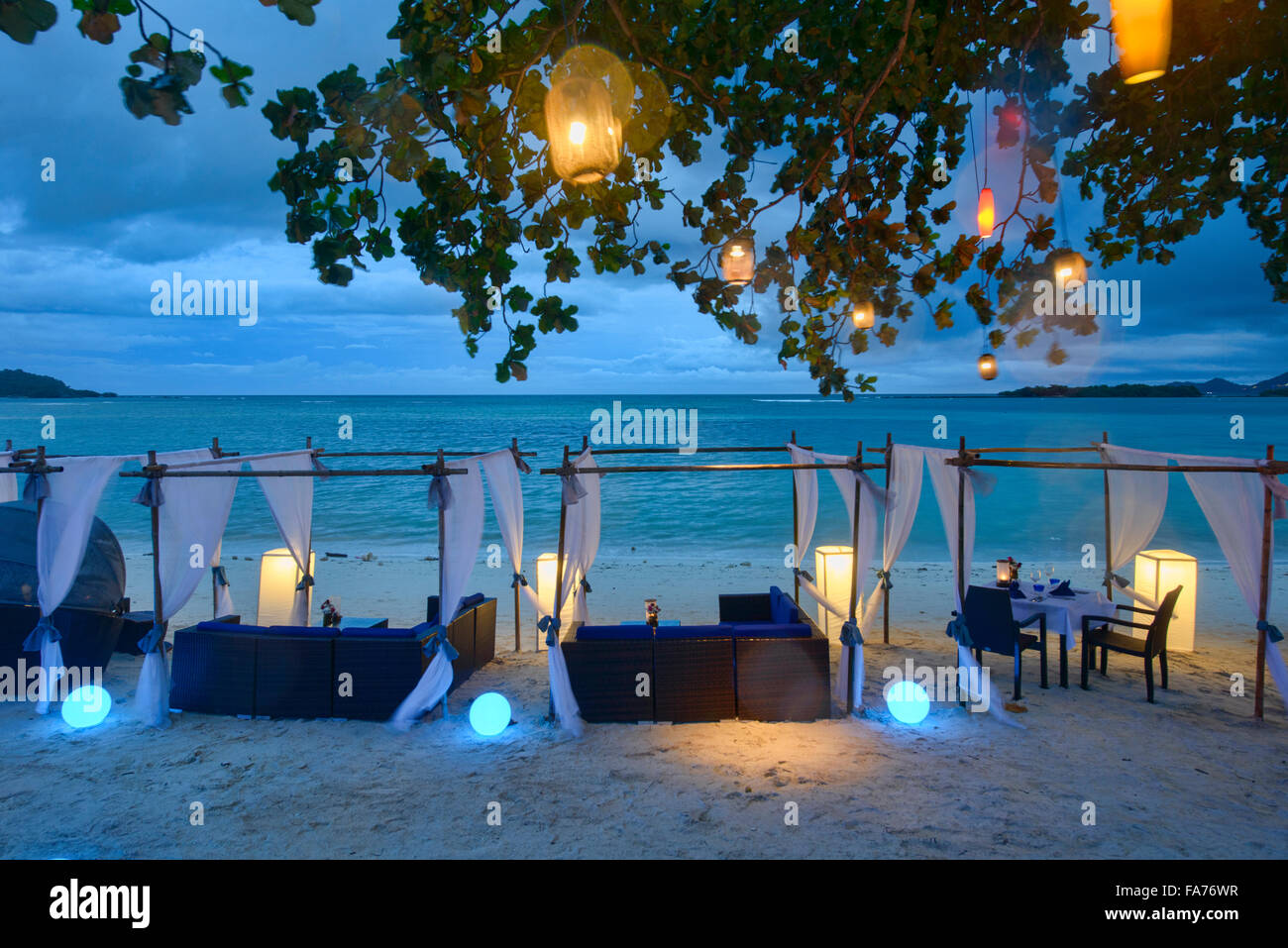 Romantischer Tisch am Meer auf die Insel Koh Samui, Thailand Stockfoto