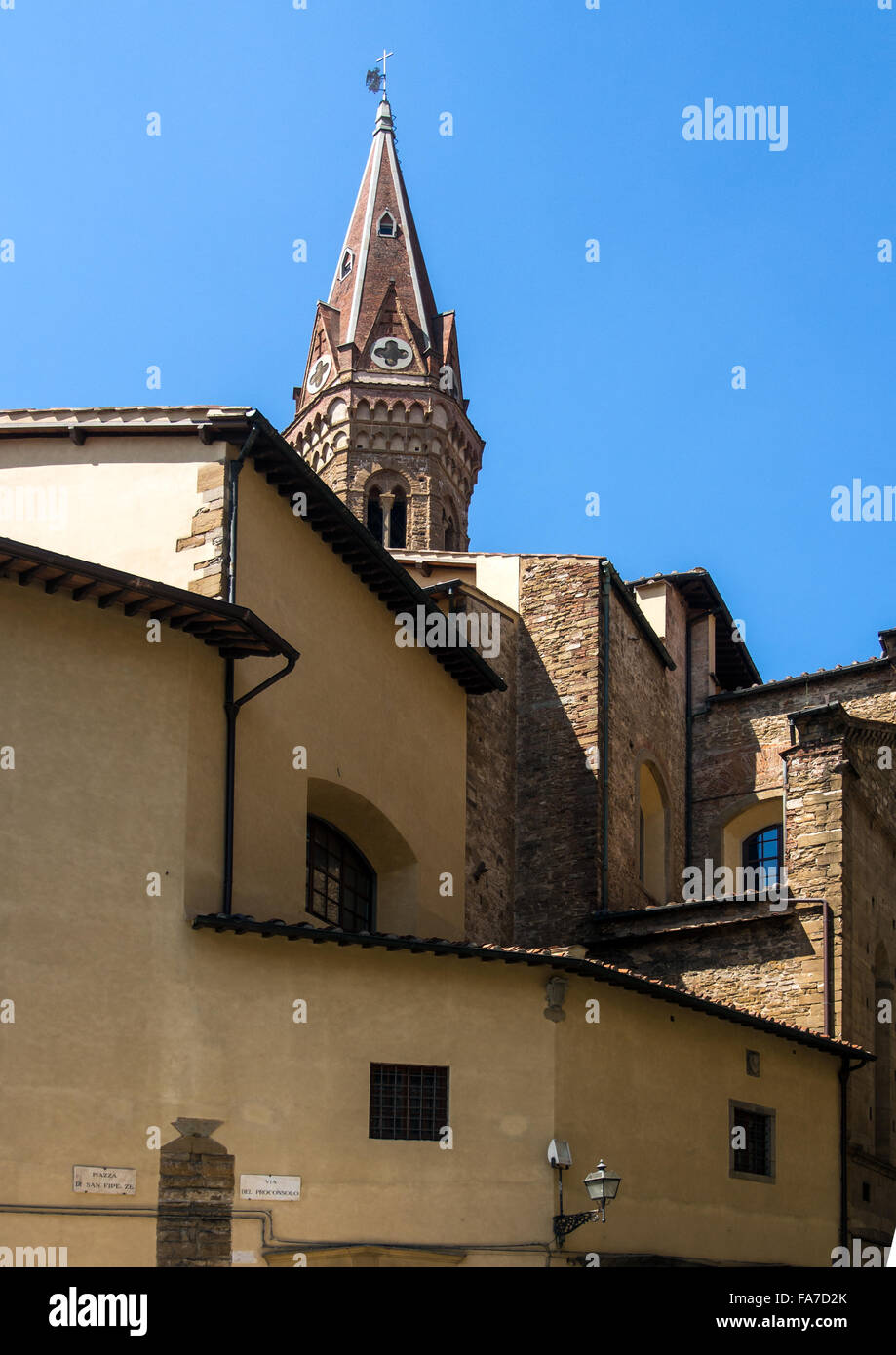 FLORENZ, ITALIEN - 06. AUGUST 2015: Turm der Abteikirche Badìa Fiorentina Stockfoto