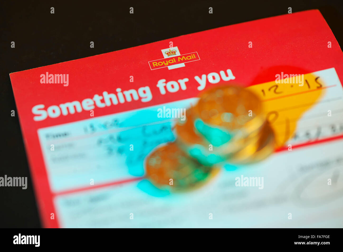 Lieferung Versand Note aus der UK Royal Mail mit Geld in Schuss verpasst Stockfoto
