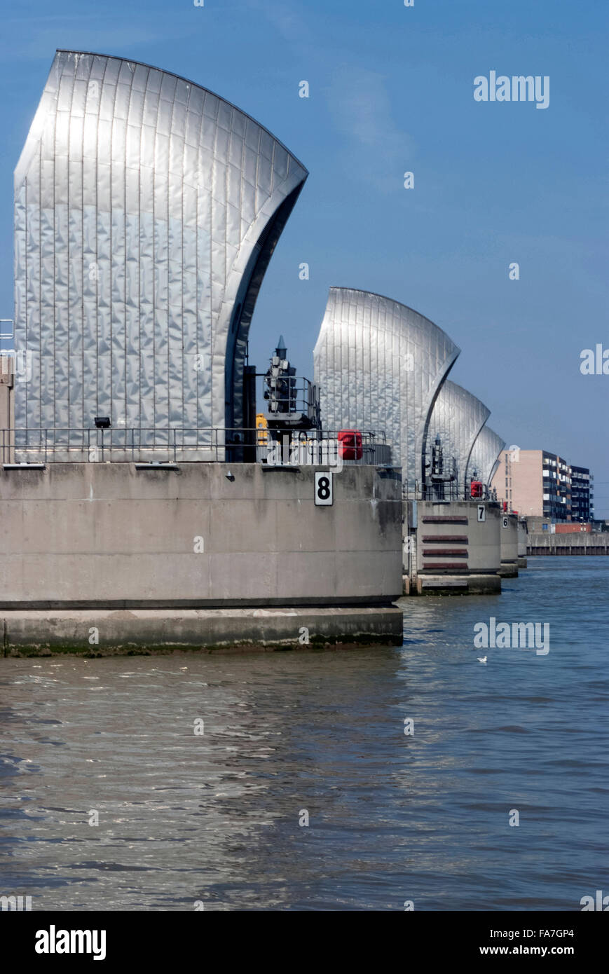 Die Thames Barrier, ein Wasser-Management-Struktur, eines Sperrwerks über die Themse im Osten. Stockfoto