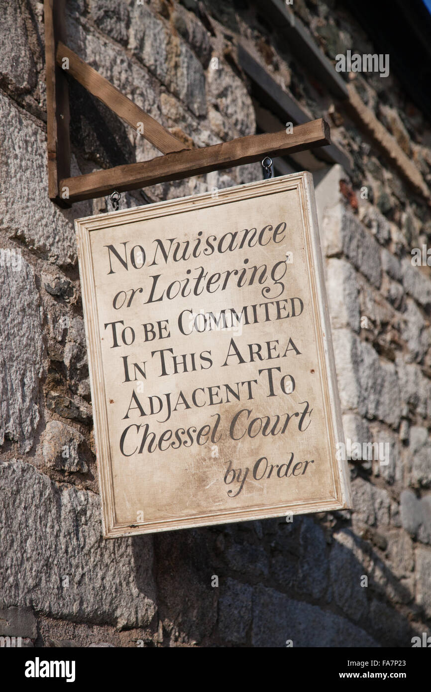 Ein Zeichen als Teil der Reihe, die während der Dreharbeiten zu "Mariah Mundi und der Midas-Box" am St. Michaels Mount, Cornwall errichtet. Stockfoto