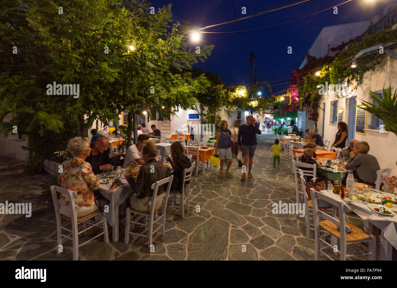 Griechenland, Kykladen, Insel Folegandros, Personen im restaurant Stockfoto
