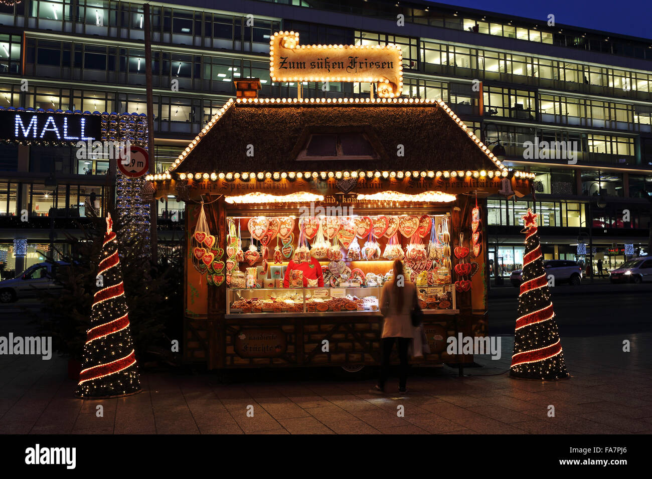 Ein Stall zu verkaufen Lebkuchenherzen auf der Stadt-Weihnachtsmarkt bin Gedachtniskirche Weihnachtsmarkt am Ku'damm in Berlin. Stockfoto