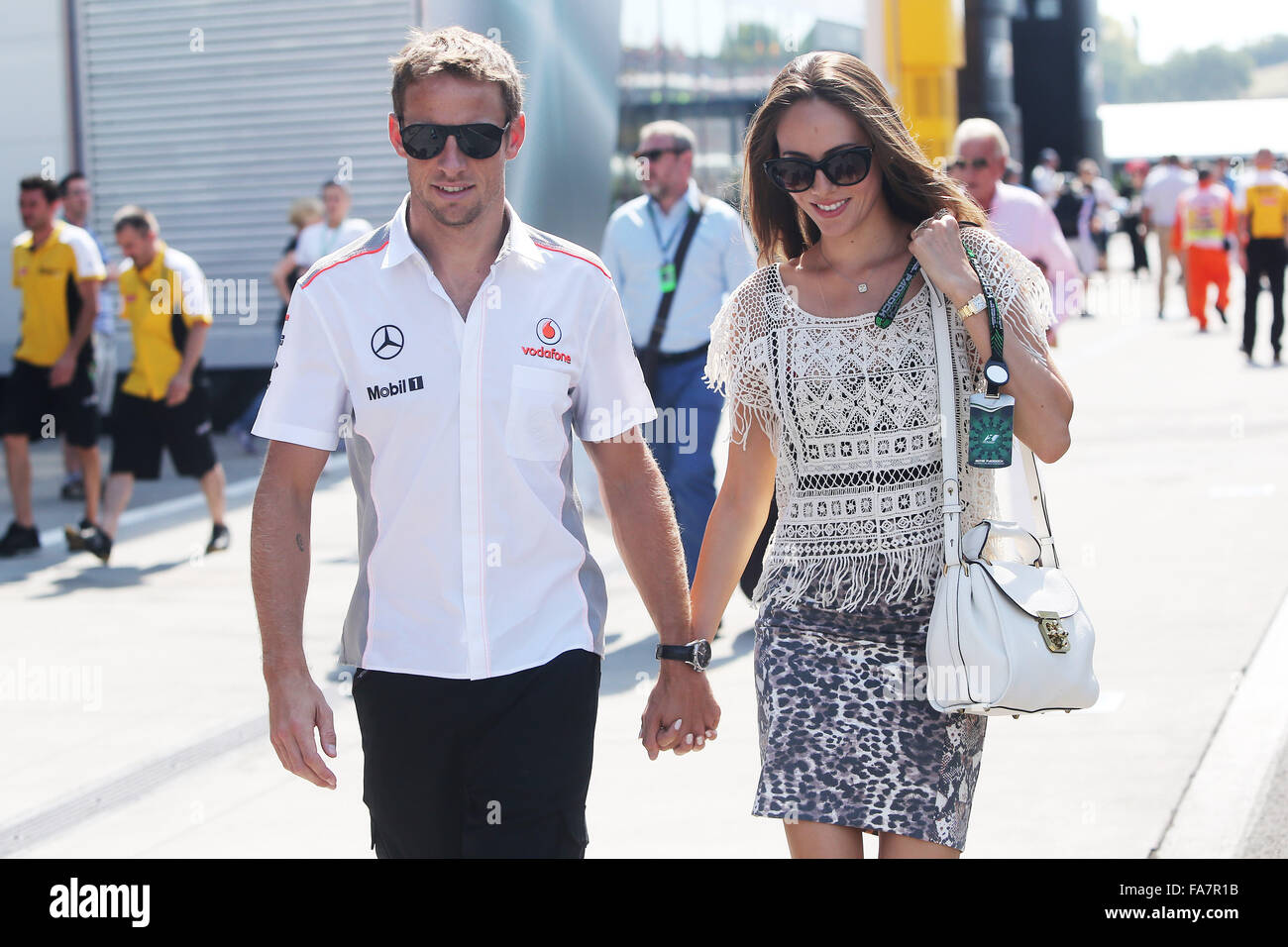 Motorsport: FIA Formula One World Championship 2013, Grand Prix von Ungarn, #5 Jenson Button (GBR, Vodafone McLaren Mercedes) mit seiner Freundin Jessica Michibata Stockfoto