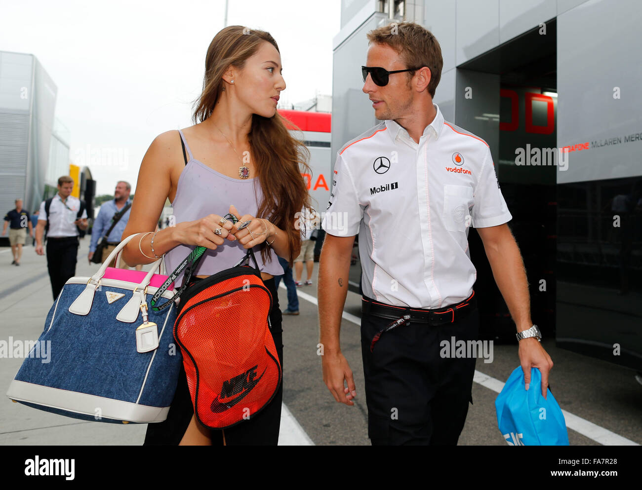 Motorsport: FIA Formula One World Championship 2013, Grand Prix von Ungarn, #5 Jenson Button (GBR, Vodafone McLaren Mercedes) mit seiner Freundin Jessica Michibata Stockfoto