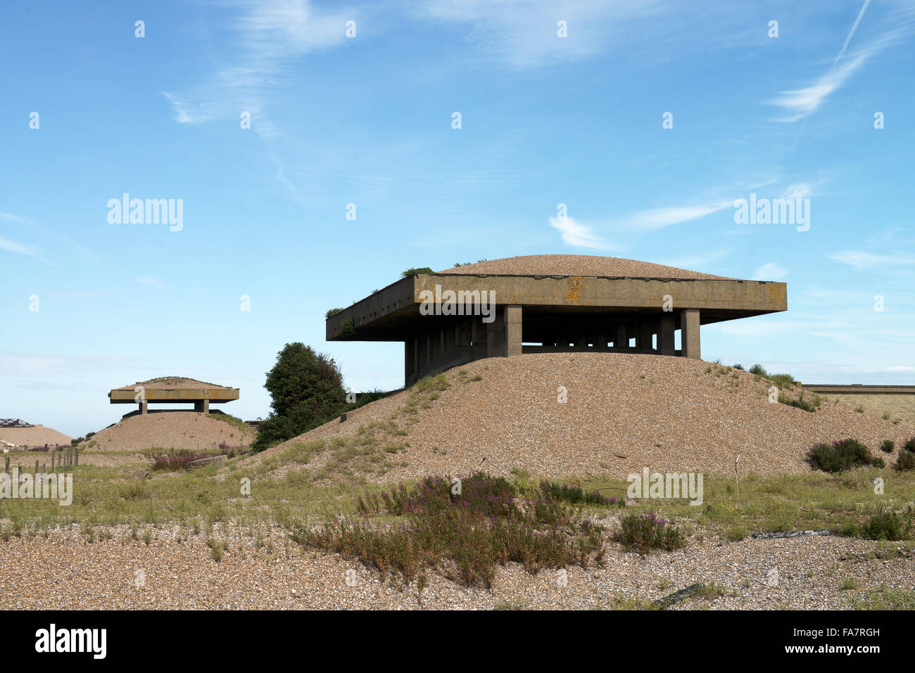 Pagoden im nationalen Naturreservat Orford Ness, Suffolk. Die Pagoden testeten Labs in Bezug auf Orford Ness geheimen Beteiligung mit der Forschung und Entwicklung der Atombombe. Stockfoto