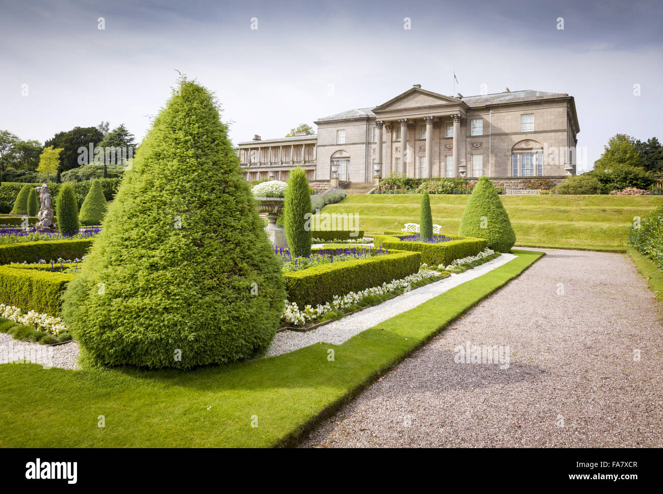 Die neoklassizistische Villa an Tatton Park, Knutsford, Cheshire, von den italienischen Garten gesehen.  Fotografiert im September. Stockfoto