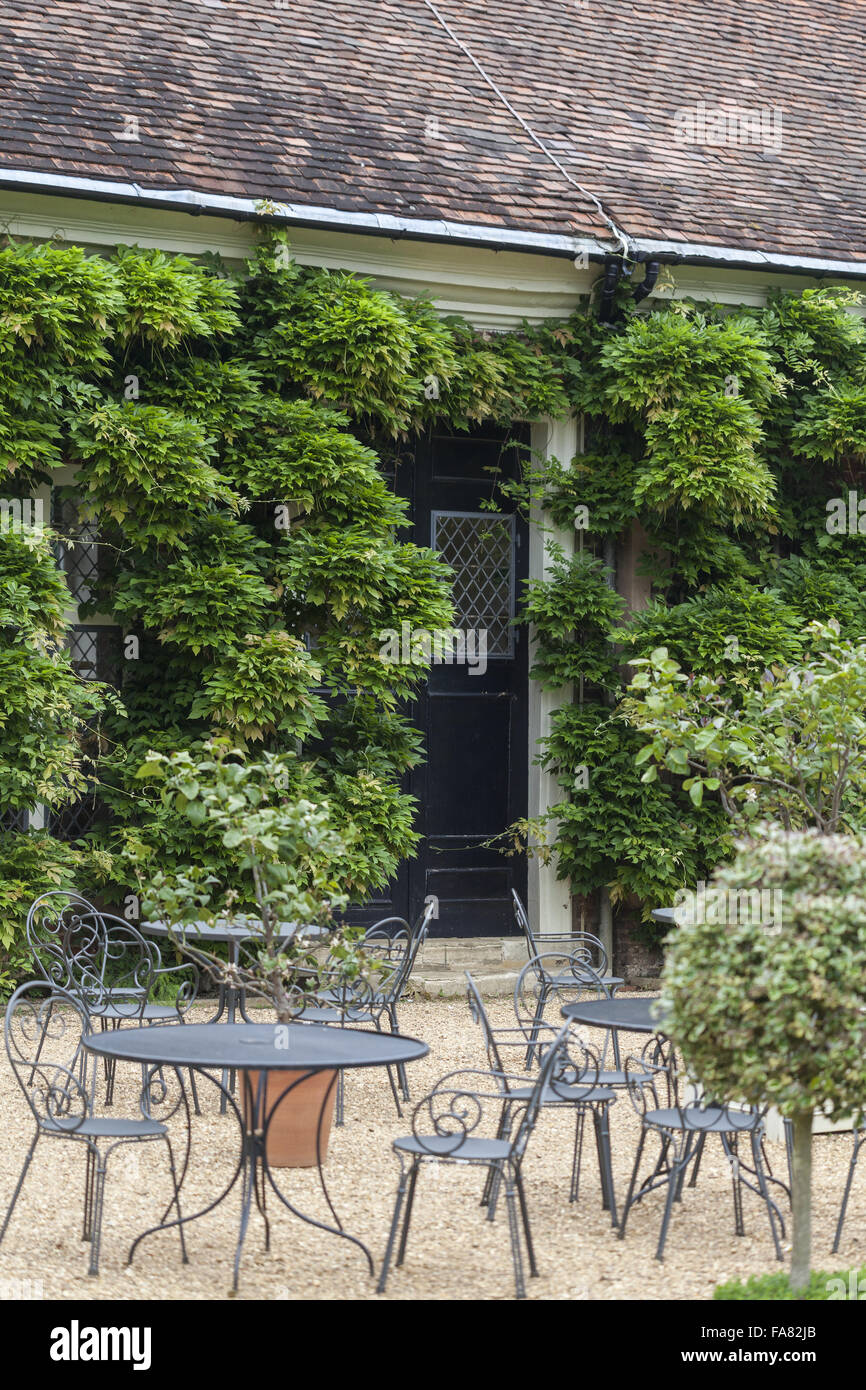 Außerhalb der Orangerie-Cafe im Schinken-Haus und Garten, Surrey. Stockfoto