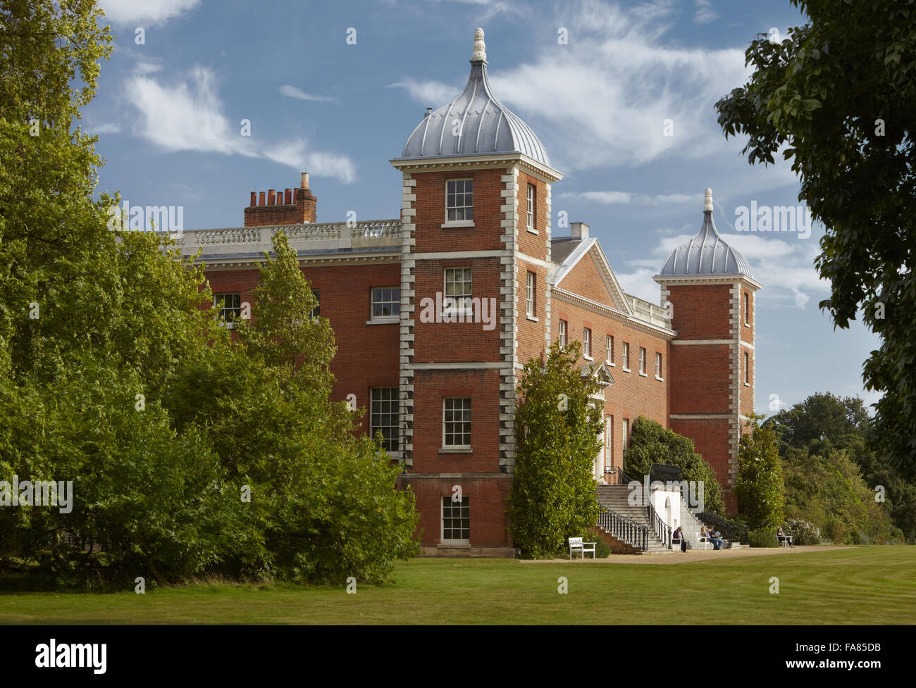 Schritte an der Westfront in Osterley, Isleworth, Middlesex. Das Haus war ursprünglich elisabethanischen und im Jahre 1760-80 von Robert Adam umgebaut. Stockfoto