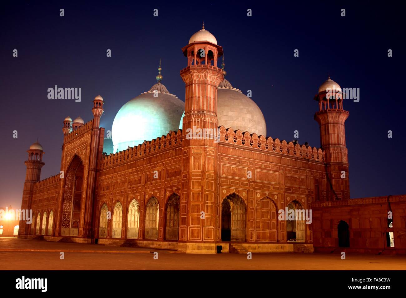 Badshahi Moschee am Abend, Lahore, Pakistan Stockfoto