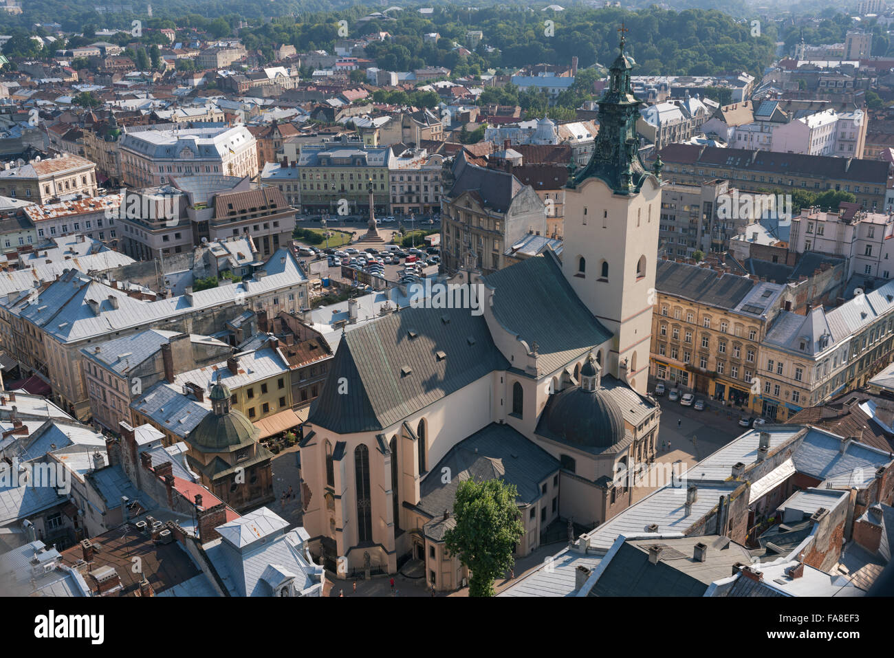 Lateinische Kathedrale in Lviv. Blick vom Turm des Rathauses Stockfoto